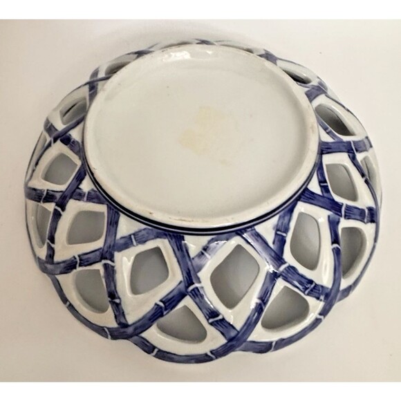 Vintage Blue & White Reticulated Porcelain Dish – Floral Center Open Lattice Des - Picture 6 of 8